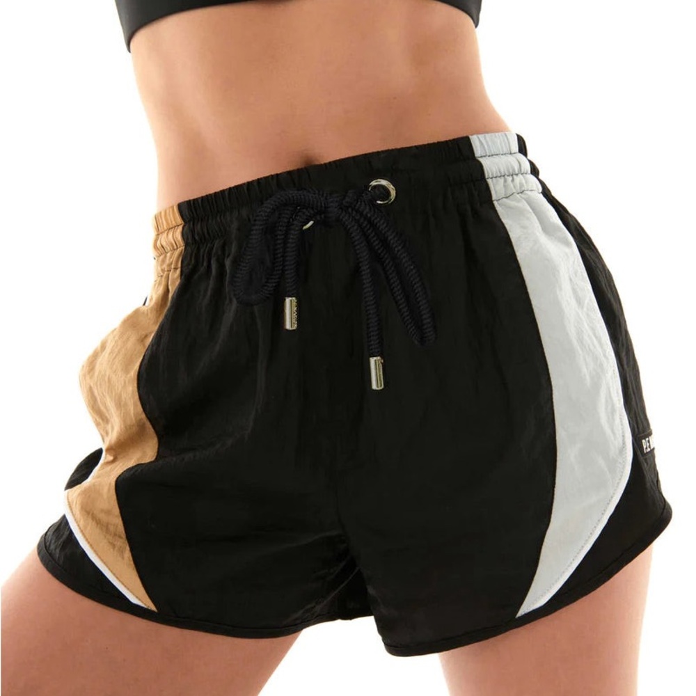 RUNNING TRACK SHORT IN BLACK